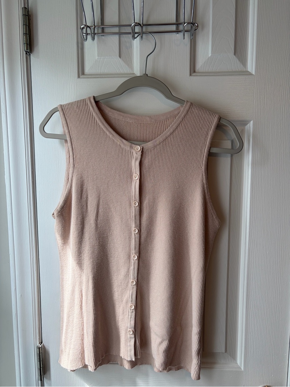 Sleeveless Button-Front Ribbed Tank Top in Light Beige